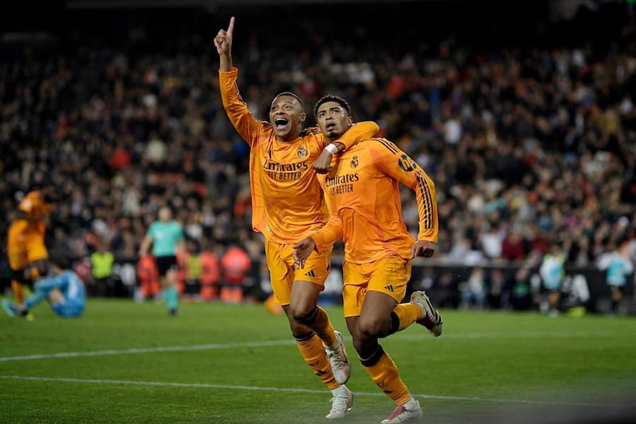 Real go top as late Bellingham strike earns 2-1 win at Valencia