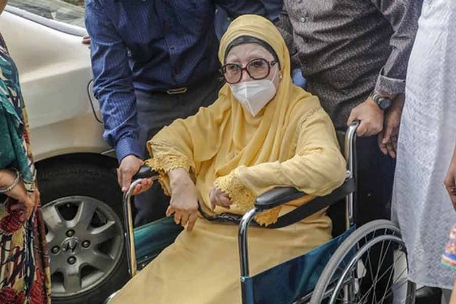 Khaleda Zia's physical condition is improving: Physicians