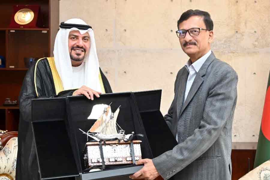 Kuwaiti envoy discusses state of Bangladeshi workers with foreign adviser