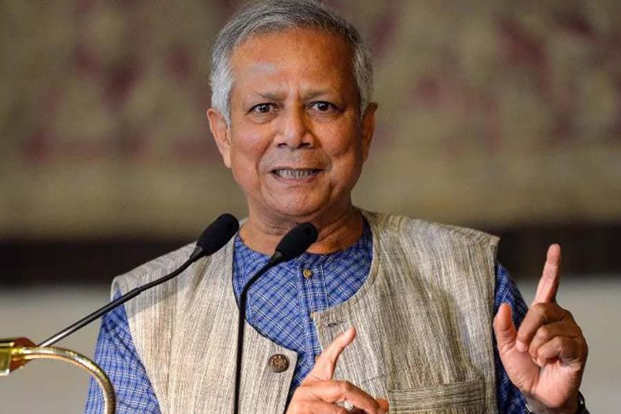 প্রধান উপদেষ্টার কাছে বিচারবিভাগ ও জনপ্রশাসন সংস্কার কমিশনের প্রতিবেদন হস্তান্তর