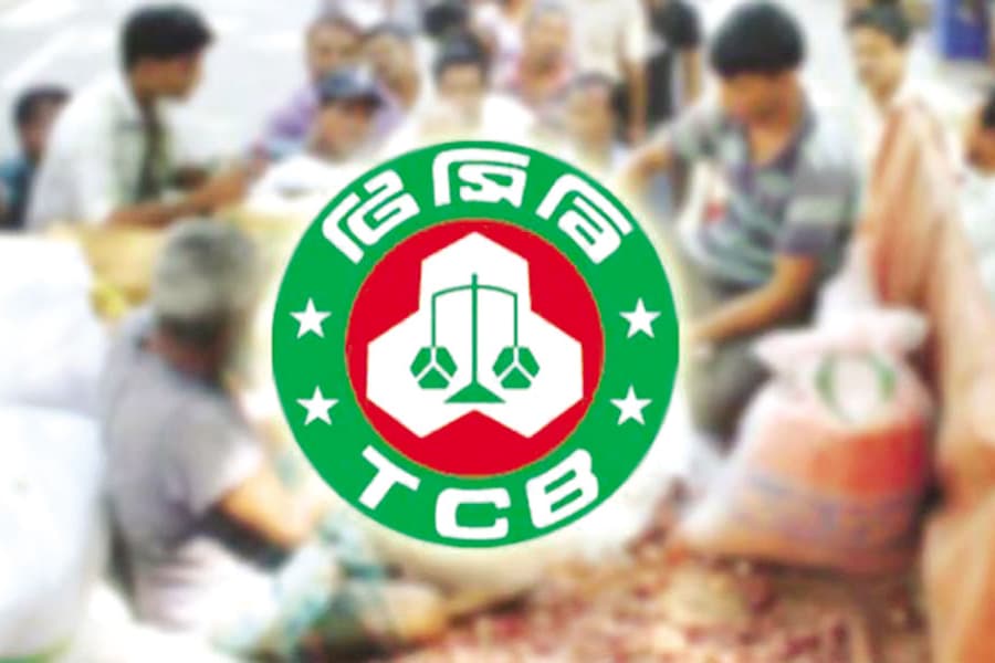 TCB trucks selling edible oil at Tk100 per liter set to hit the streets from Monday