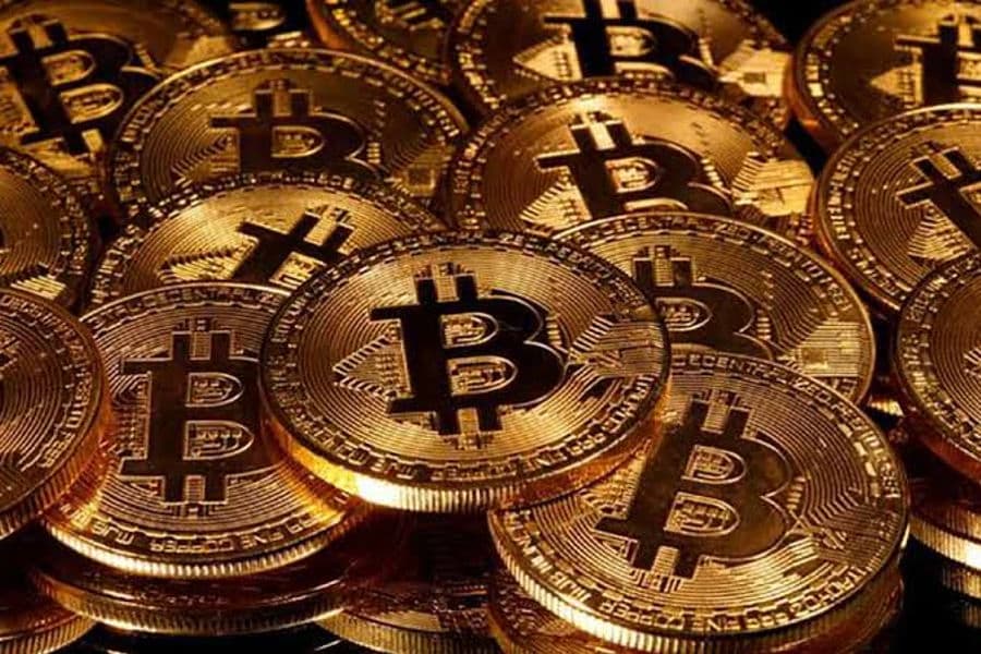 Trump signs order to build strategic bitcoin reserve