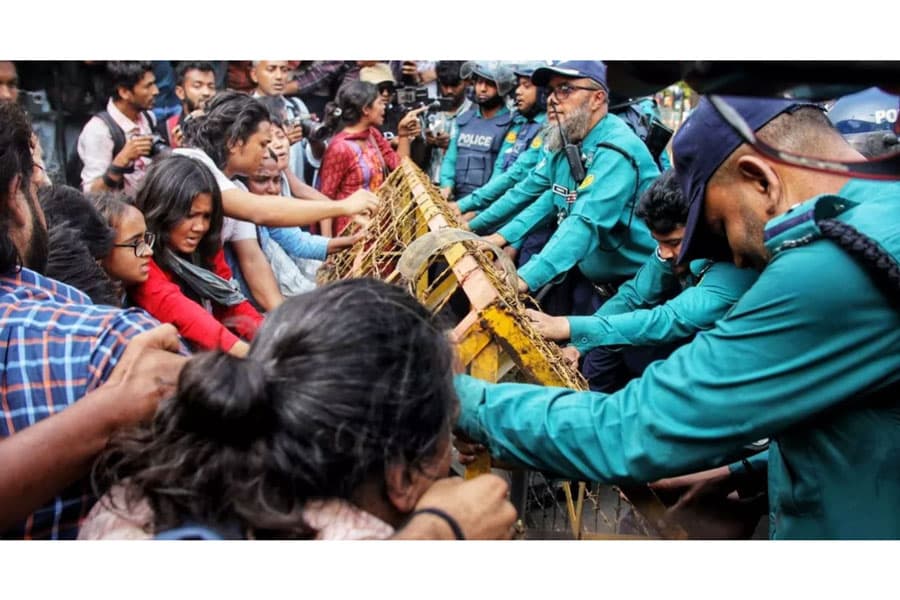 Protest march towards Jamuna faces police obstruction near Hotel Intercontinental