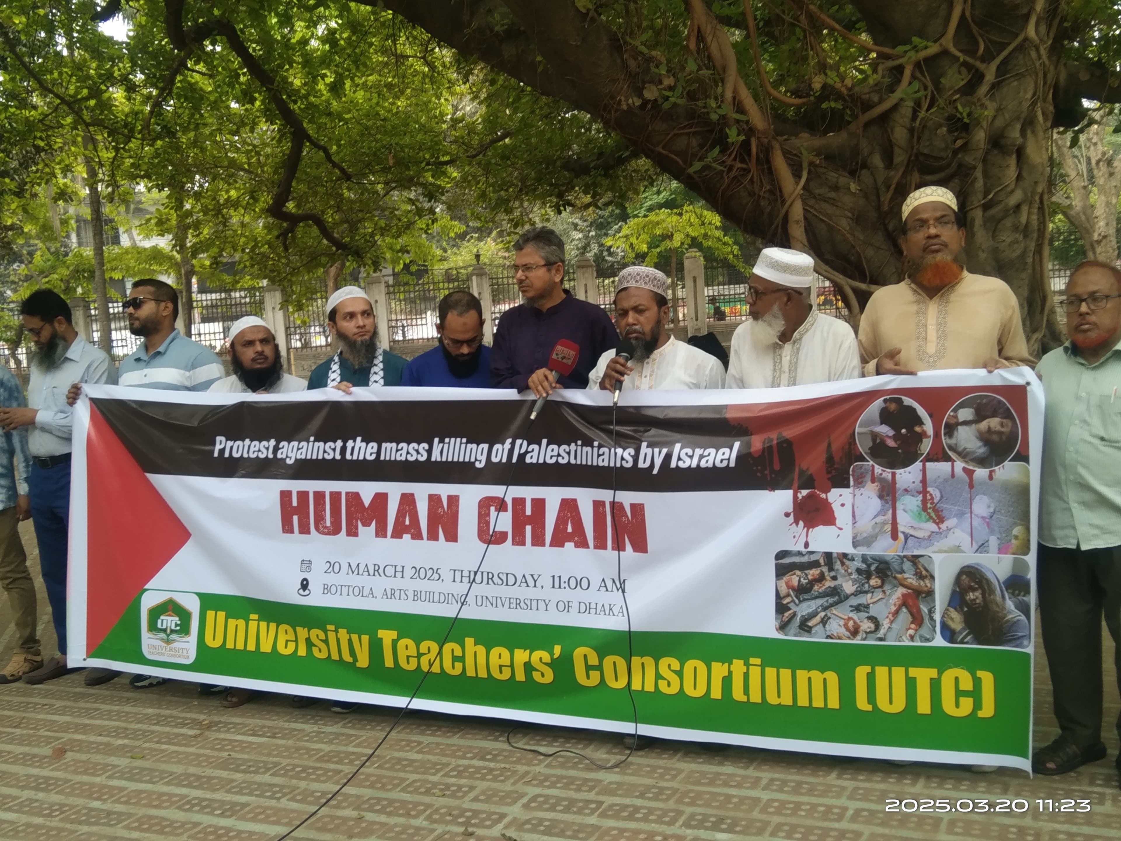 DU teachers form human chain protesting mass killings of Palestinians by Israel