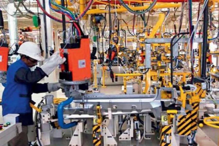 Govt to review minimum wages for glass industry workers