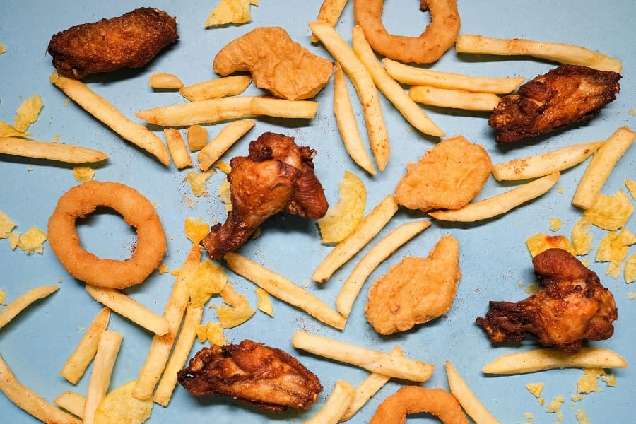 Eating junk food in iftar or creating a junkyard