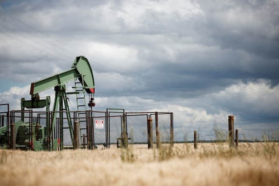 Oil plunge deepens on fears global trade war could trigger recession
