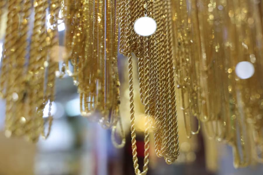 Gold surges past $3,200 as economic concerns reignite record rally