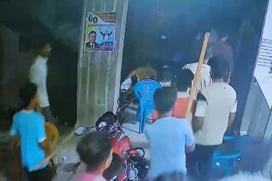 BNP, Jamaat-e-Islami workers clash in Faridpur over sharing of Balumahal lease money