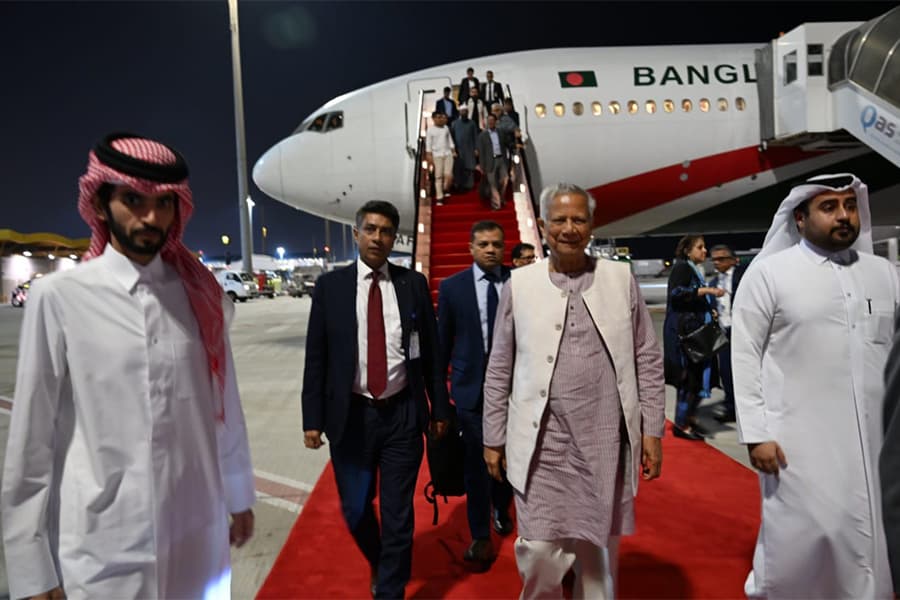Prof Yunus reaches Doha to attend Earthna Summit with series of meetings planned