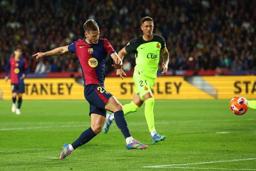 Olmo strikes to keep Barca's title charge on track