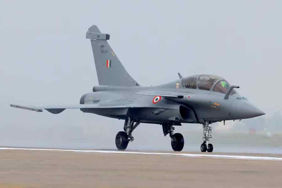India signs $7.4 billion deal with France to buy 26 Rafale fighter jets