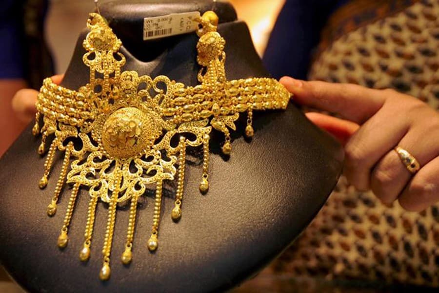 Gold price slashed by Tk 3,570 per bhori