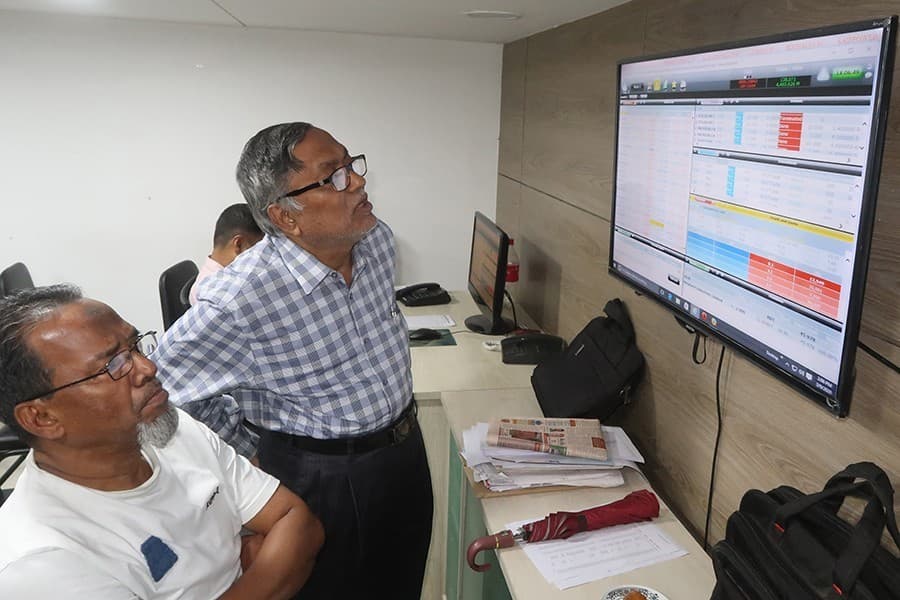 Stocks open week on high note