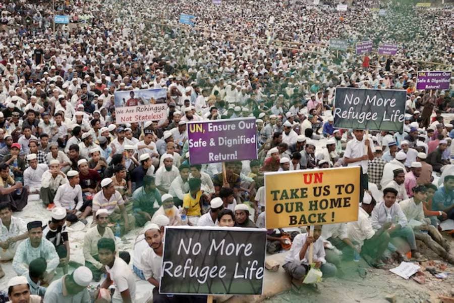 Extreme desperation may have led to 400 Rohingya refugees dying at sea, UN agency says