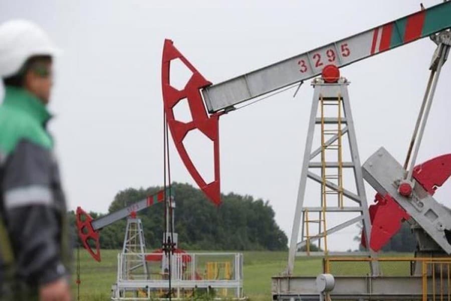 Global oil prices unsteady after Harvey hits US petroleum industry
