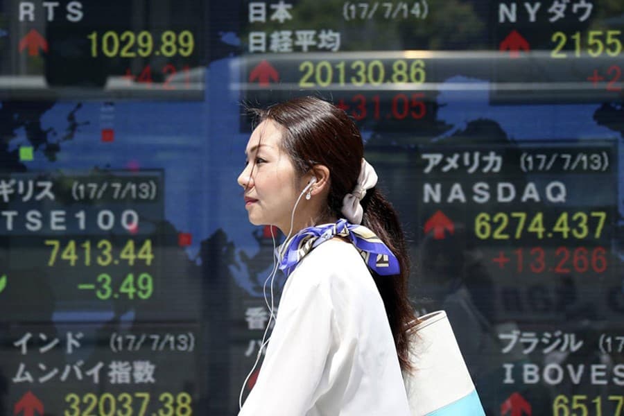 Asian shares edge down on caution after China's rate cut