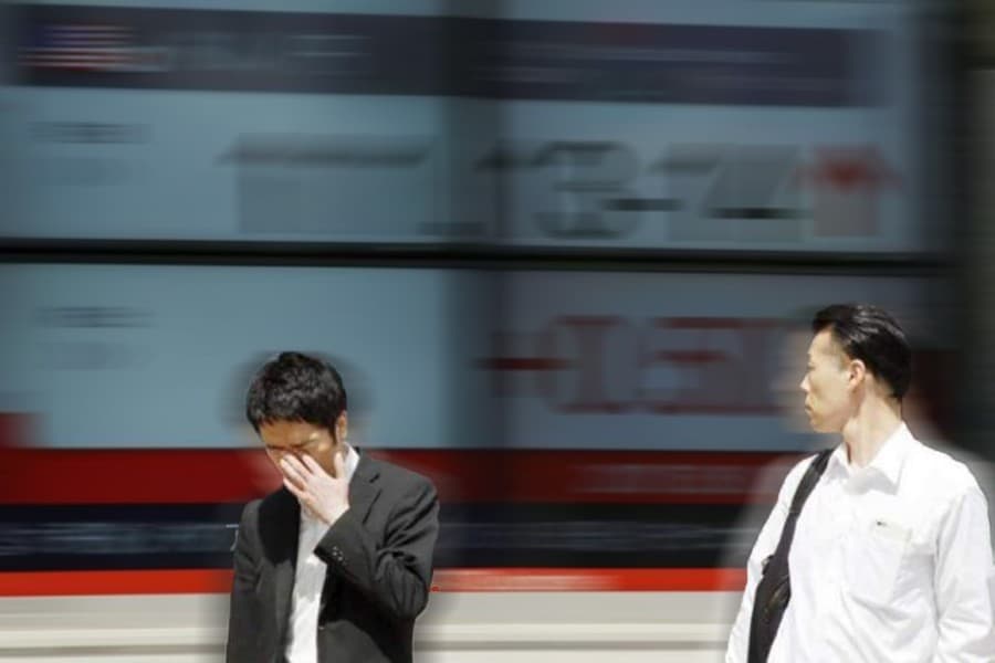 Japanese stocks fall on ex-dividend impact