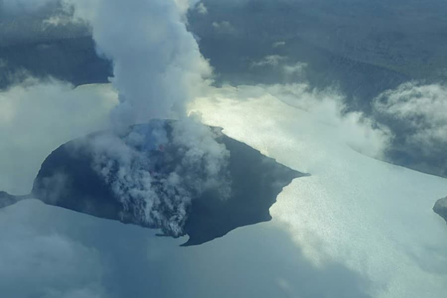 Vanuatu volcano eruption sparks Ambae island evacuation