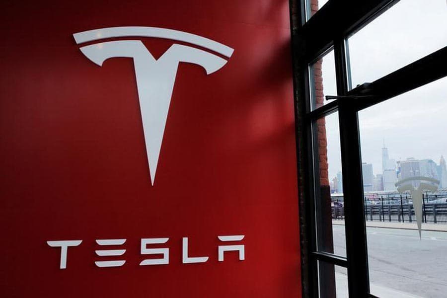 Tesla: World's biggest battery half-built