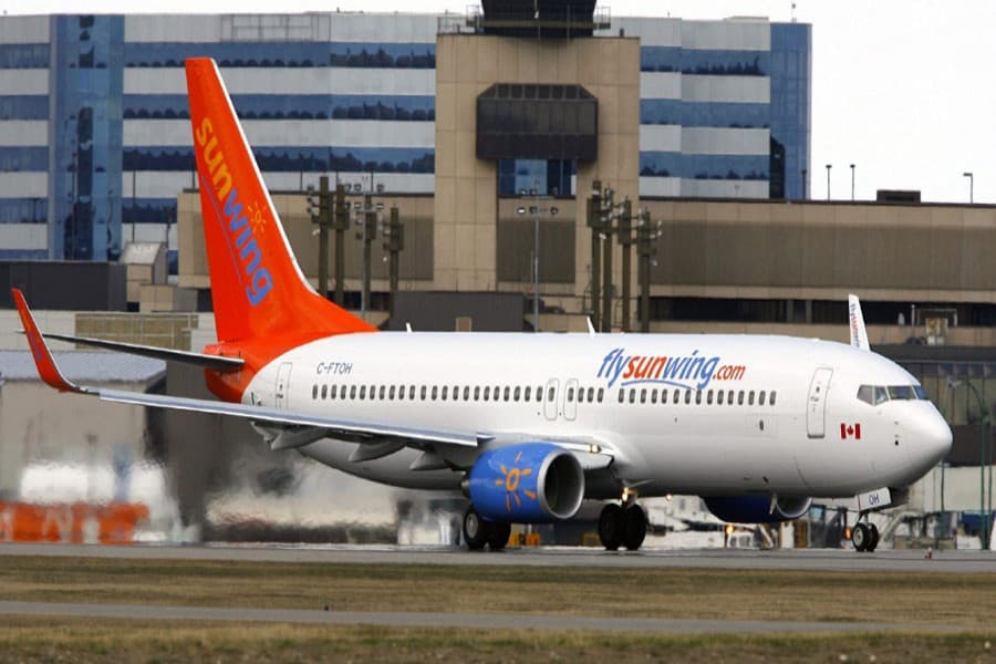Man sues Sunwing airline for serving sparkling wine instead of champagne