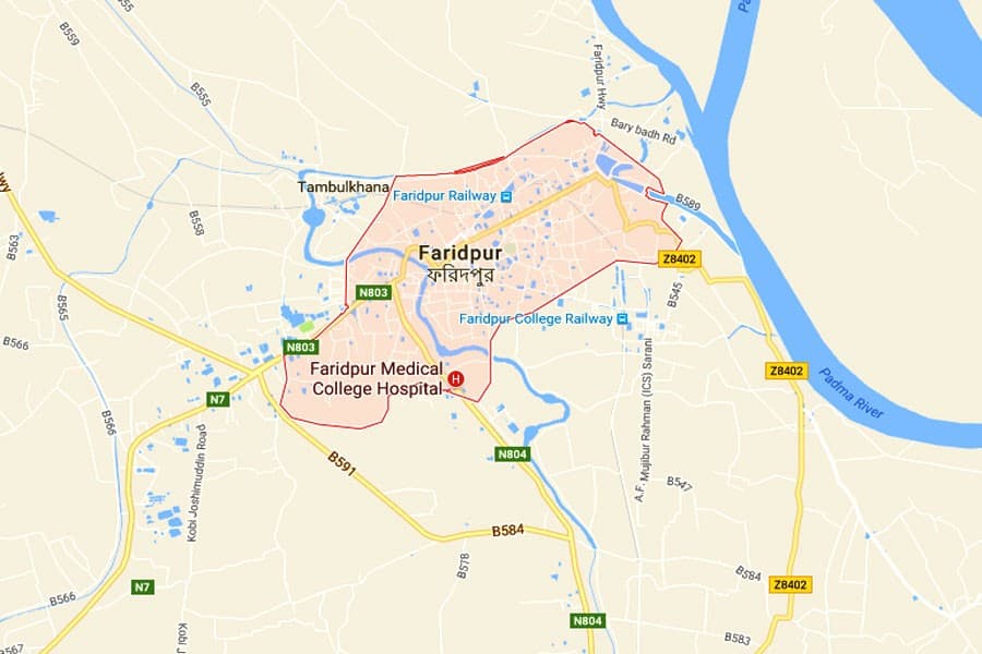 Faridpur bus plunge leaves minor dead, injuring 17