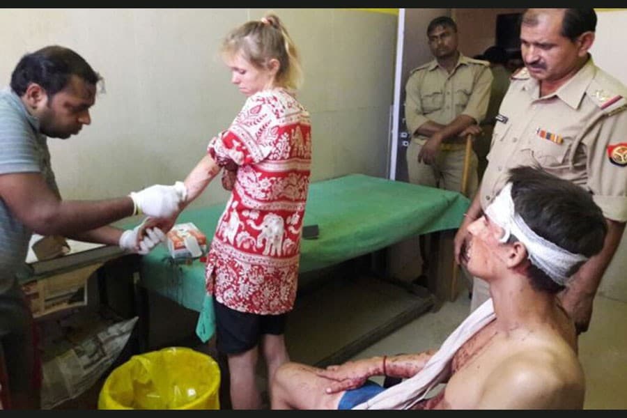 Swiss tourists attacked after argument with men near Taj Mahal