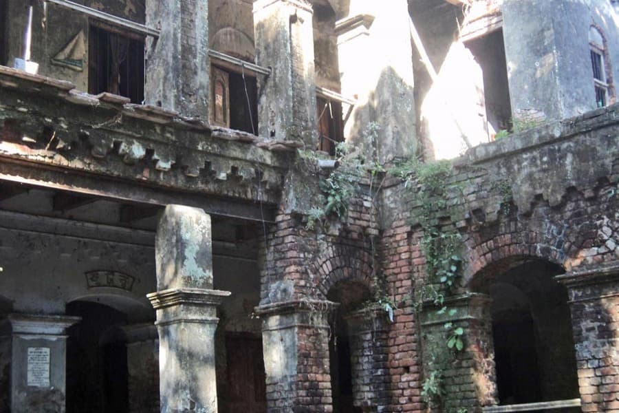 Ancestral house of Nihar Ranjan Gupta lies abandoned in Narail