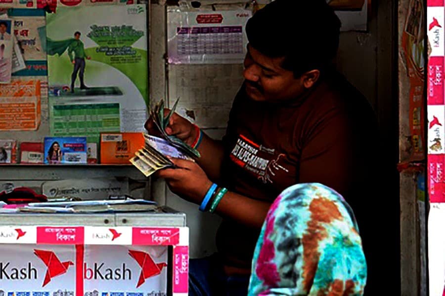 BB fixes ceiling on mobile banking accounts