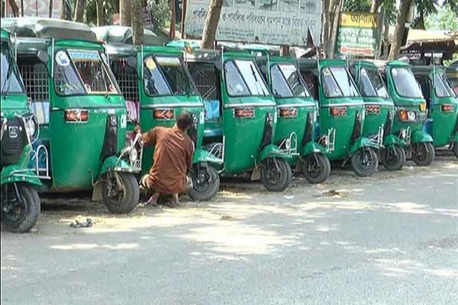 Autorickshaws drivers threaten strike against app-based transport services