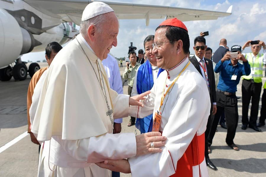 Pope stresses unity in diversity as Myanmar grapples with Rohingya crisis