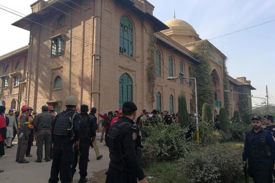 Taliban, disguised in burqas, attack agriculture college in Pakistan