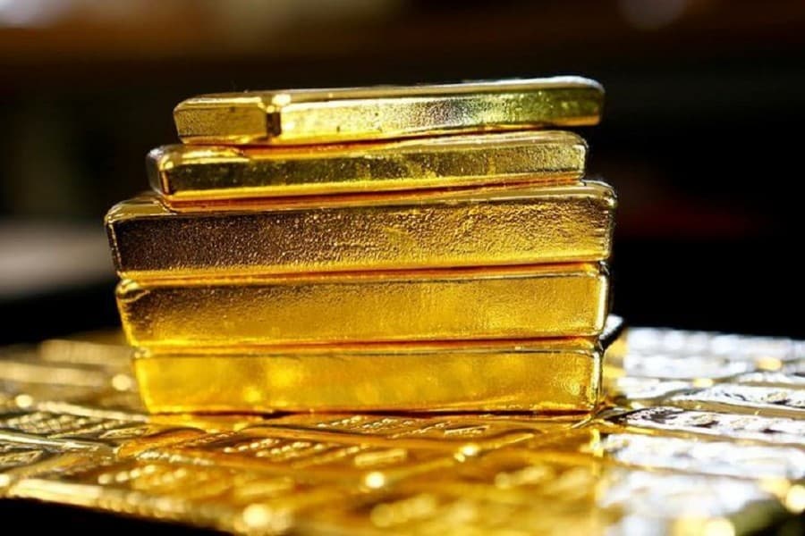 Gold dips as dollar shines after US Senate clears tax bill