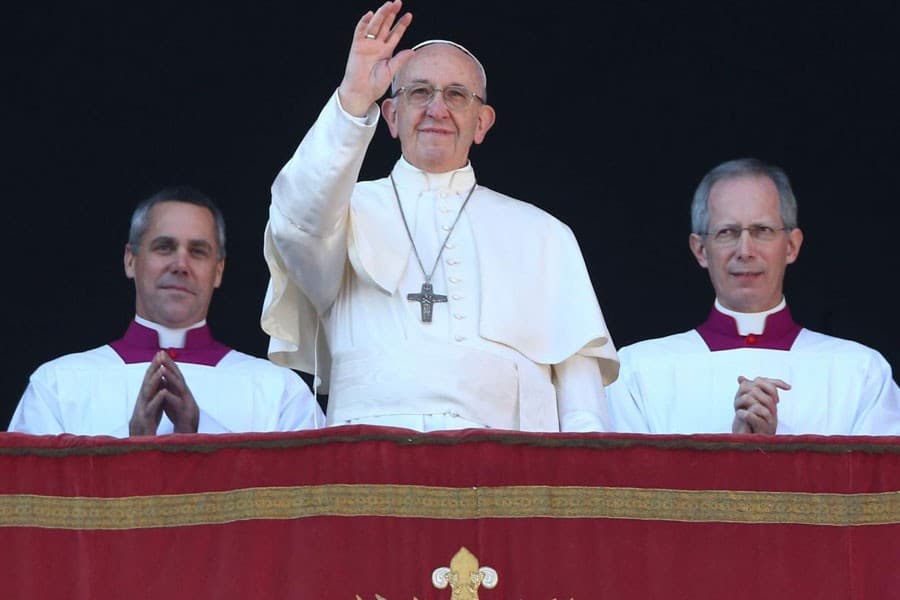Pope backs two-state solution in Middle East