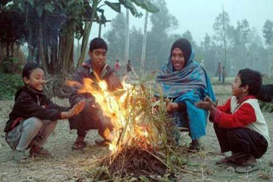 Working class of people in Rajshahi feel bite of chilly winter wind