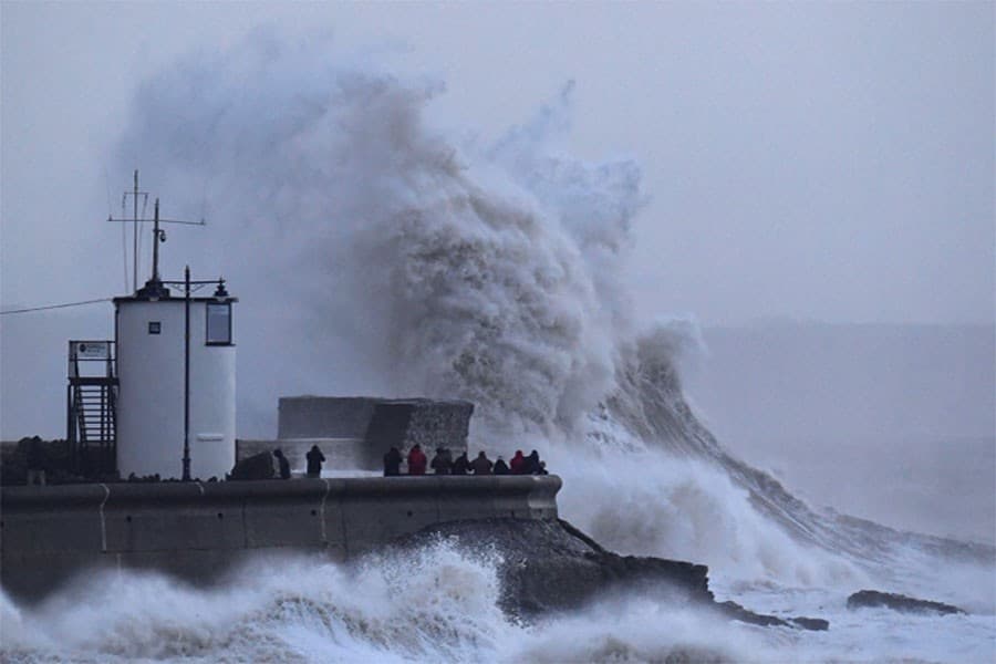 Storm Eleanor batters Europe, three dead