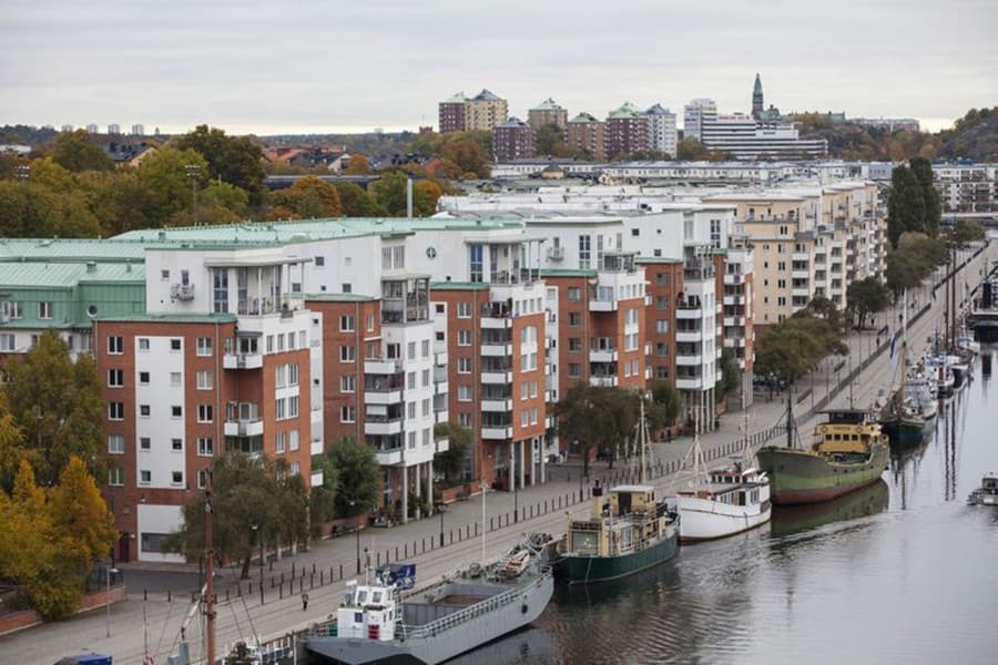 Swedish apartment prices fall 2pc in fourth quarter
