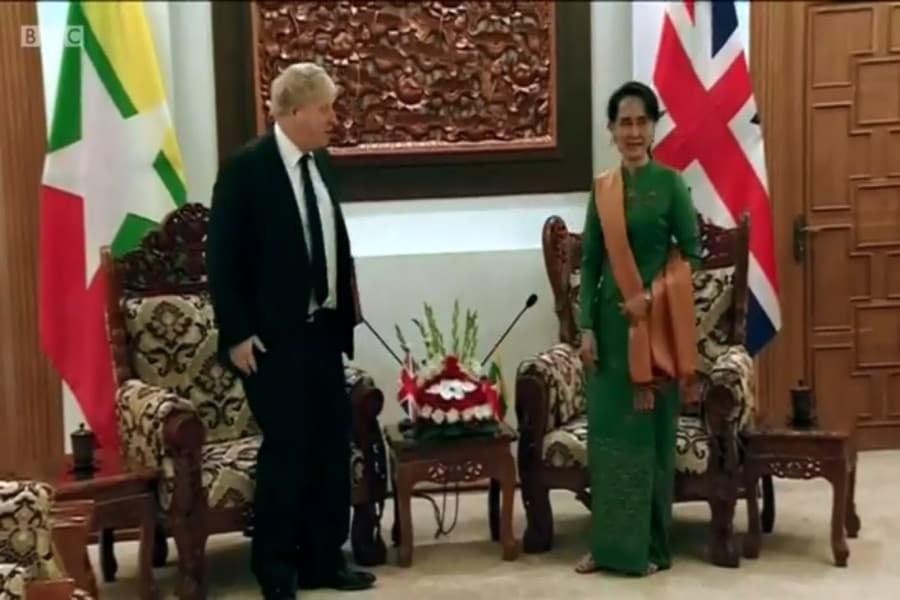 Boris Johnson meets Suu Kyi, calls for Rohingyas' dignified return