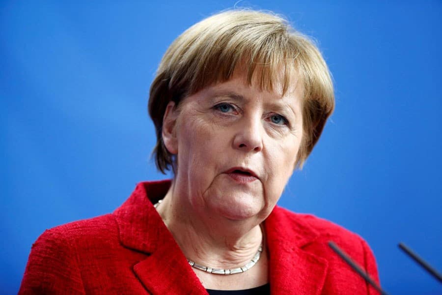 Merkel calls for younger ministers in cabinet