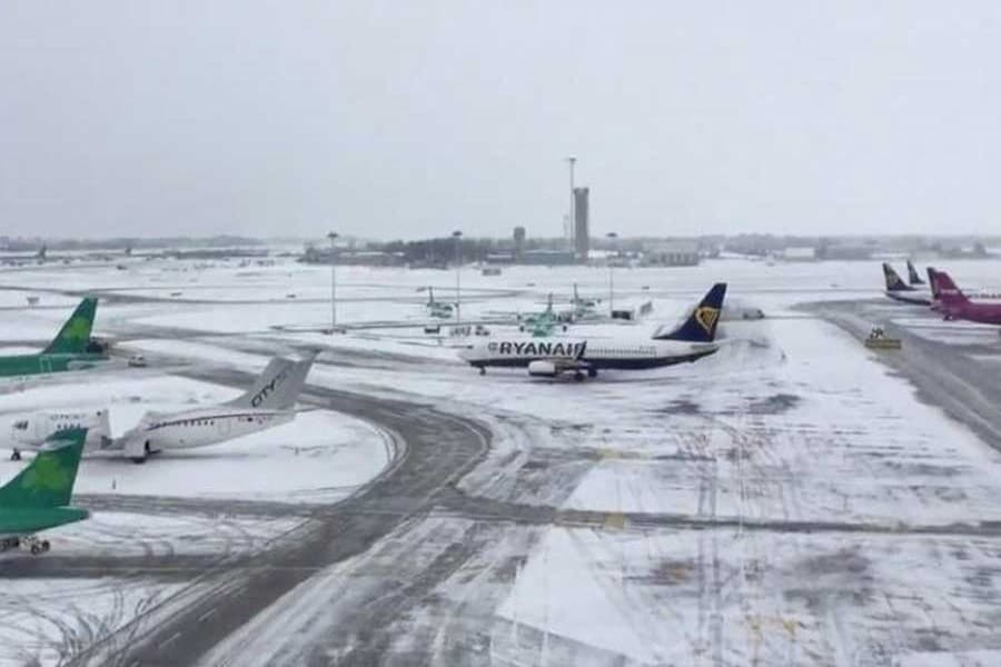 Snow storms shut Ireland and force Britain to call in the army