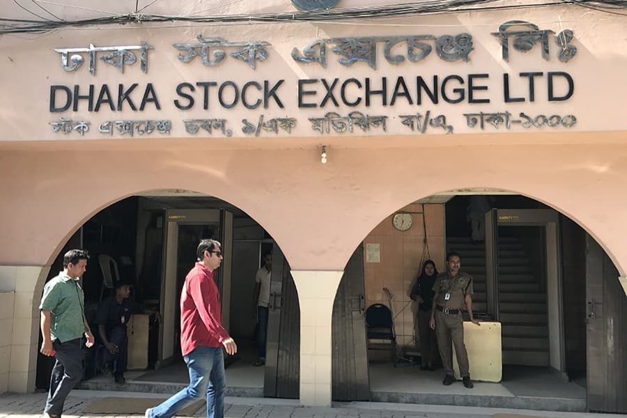 Bourses witness volatility in early trading
