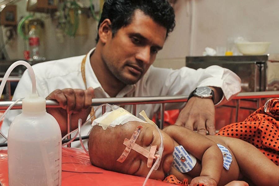 Bangladeshi doctor finds simple way to treat infant pneumonia