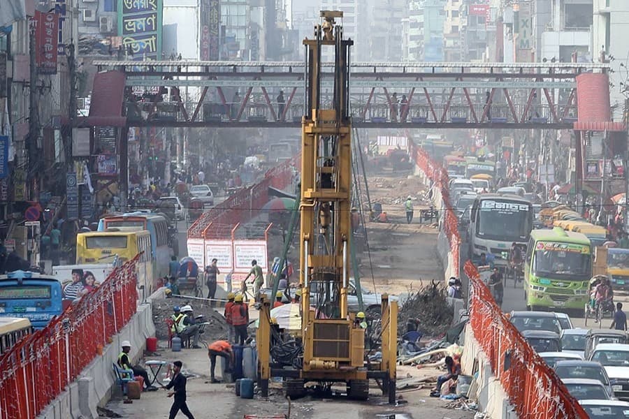 Lack of open space hits metro rail projects