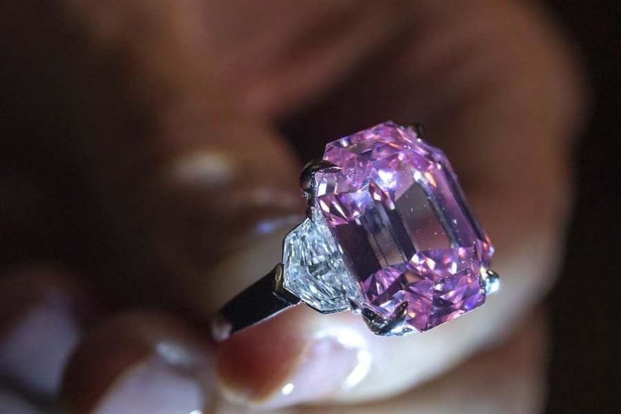 Pink Legacy diamond sells for world record price