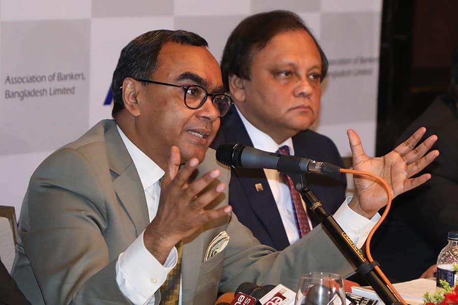 Top bankers deplore negative campaign against banks
