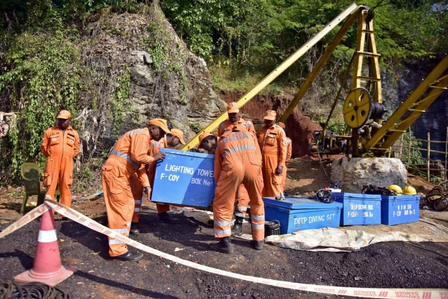 Indian divers locate one body in ‘rat-hole’ mine after 35 days
