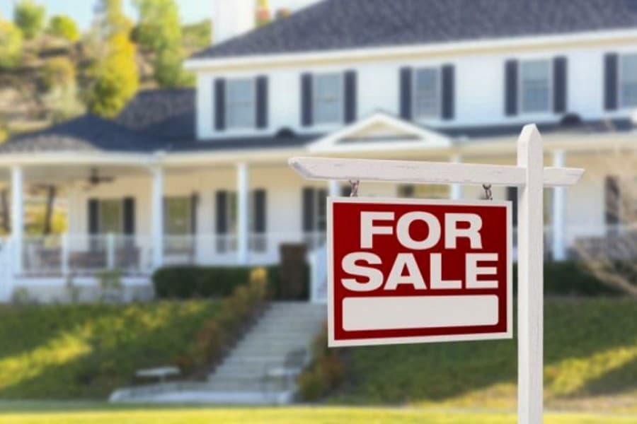 US home sales tumble to hit three-year low