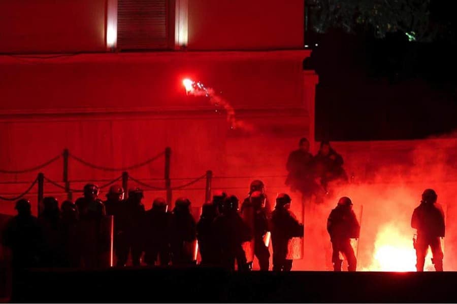 Police fire tear gas at Greek protesters over Macedonia deal