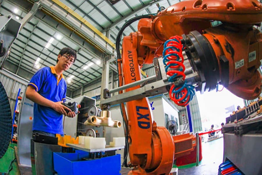 China's industrial profits shrink again in December