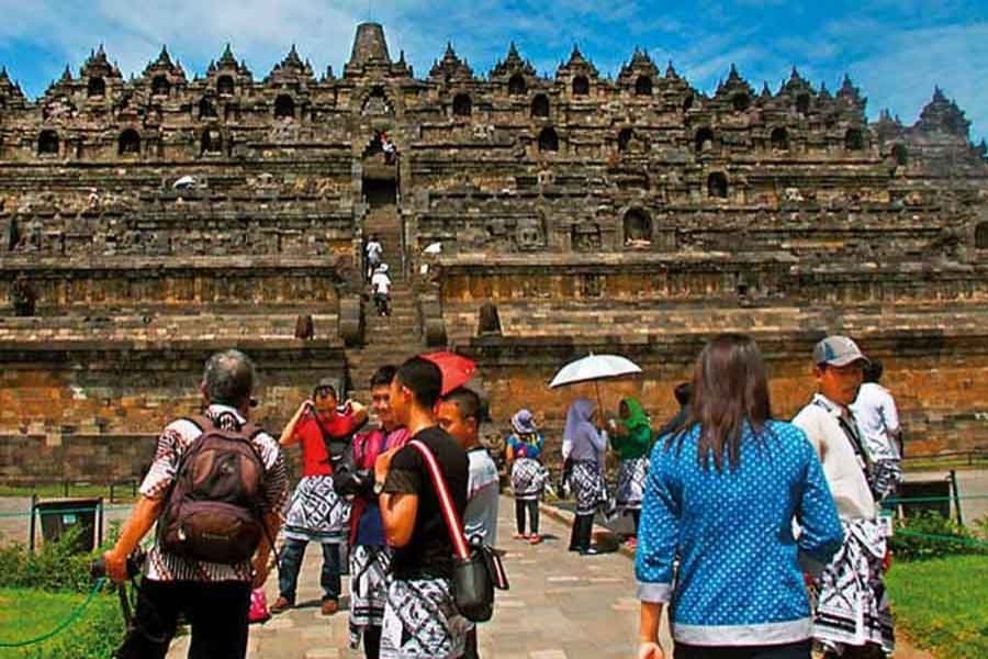 Indonesian foreign tourist arrivals drift up in January